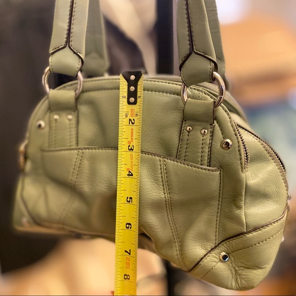 B. Makowsky phenomenal purse, plethora of pockets, butter leather, gold hardware - Picture 8 of 13